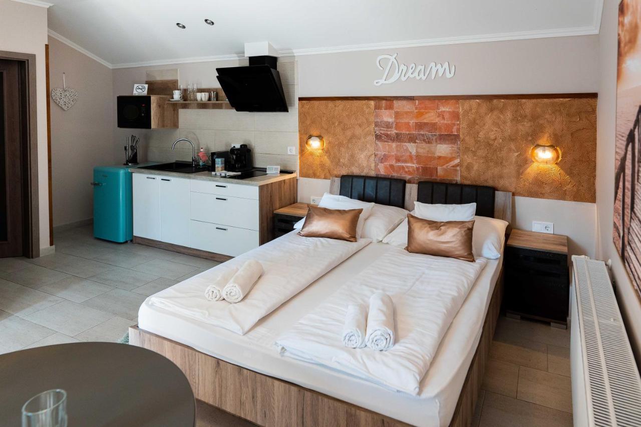 Allium Apartment Makó Esterno foto